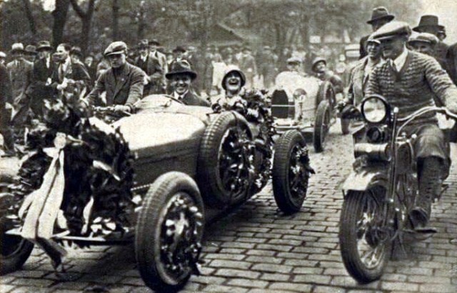 1928_Junková_po_Targa_Florio.jpg