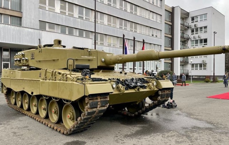 tank-leopard-2a4-nestandard1.jpg