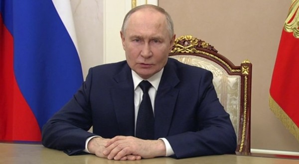 Putin přeje Obráncům.jpg